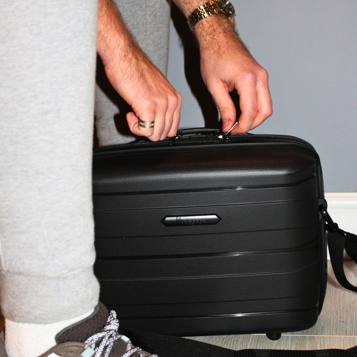IT Luggage Momentous - Vanity Case (Black)