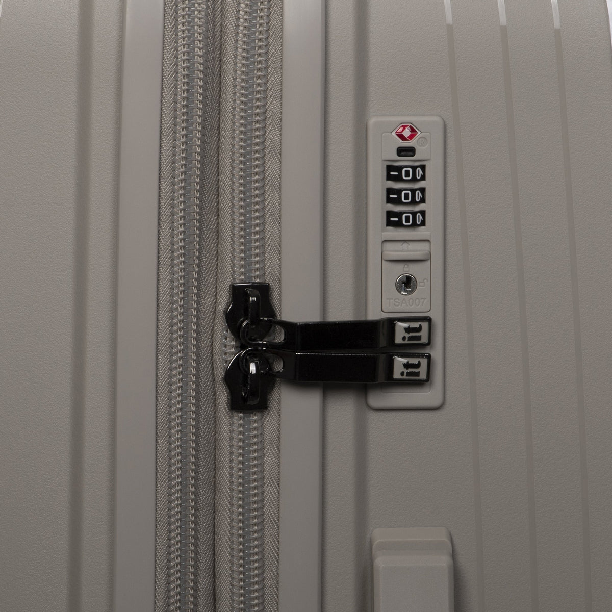 IT Luggage Spontaneous - Medium Plus (Feather Grey)