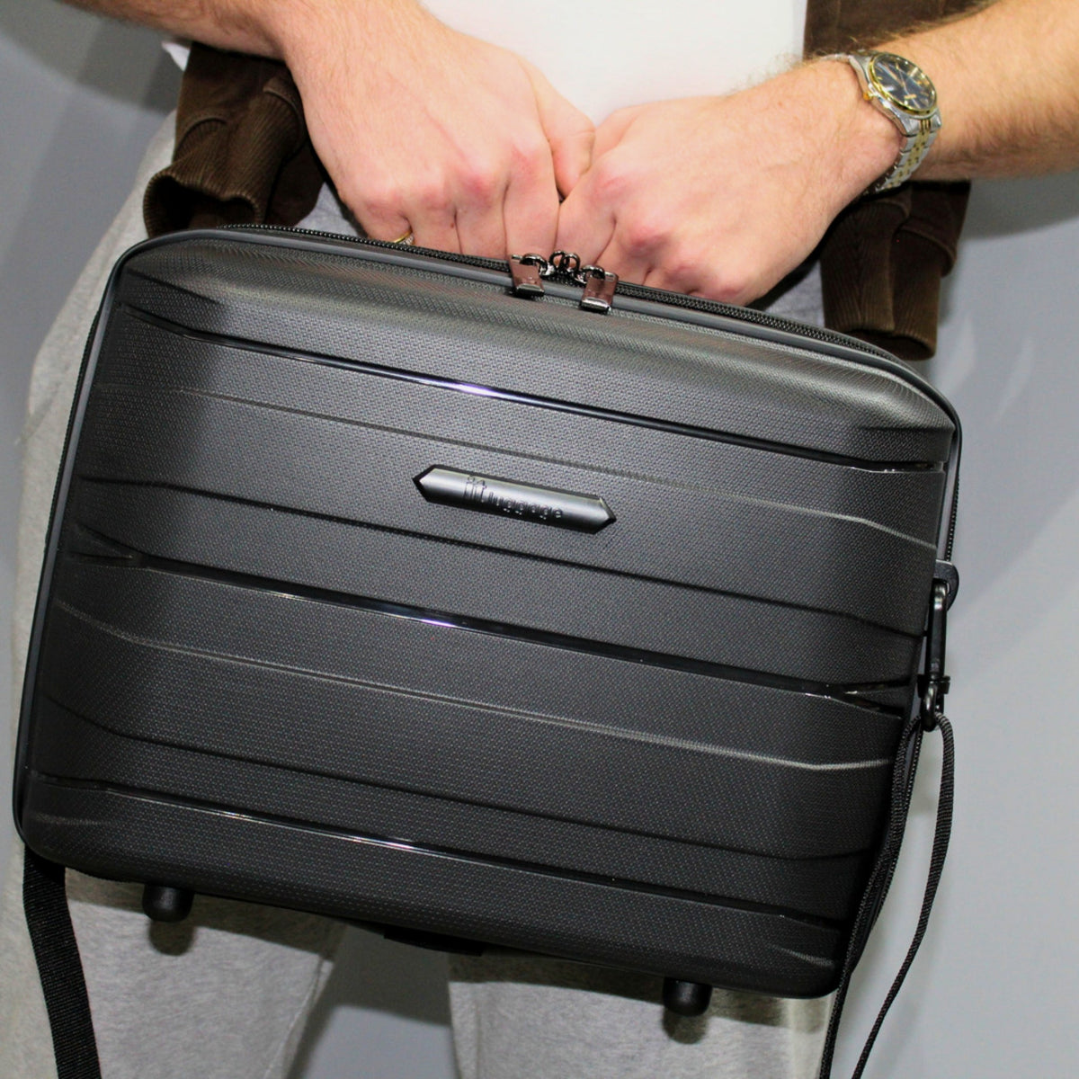 IT Luggage Momentous - Vanity Case (Black)