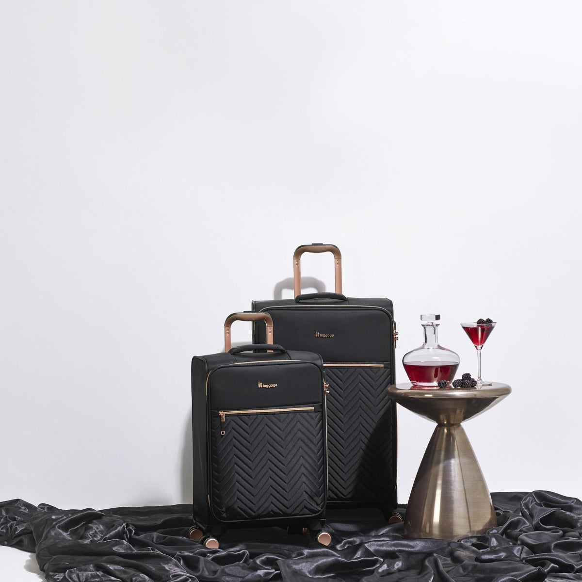 IT Luggage Bewitching - Extra Large (Black)