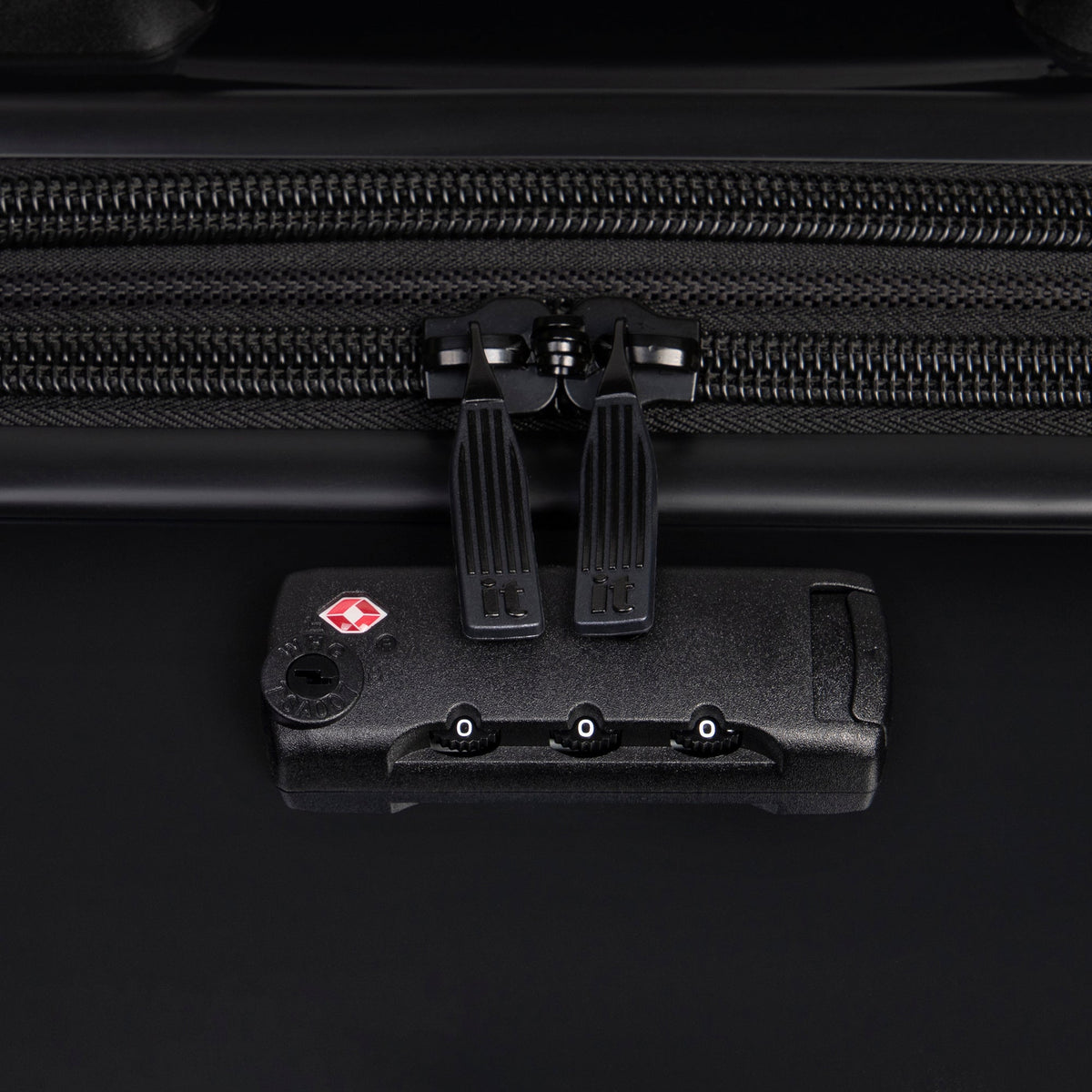 IT Luggage Helixian - 3pc Set (Black)