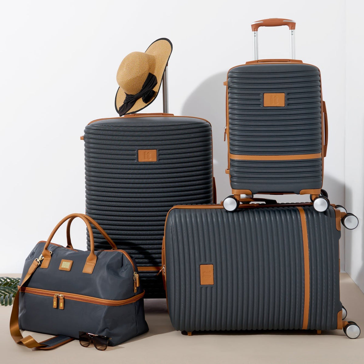 IT Luggage Replicating - Medium Plus (Charcoal)