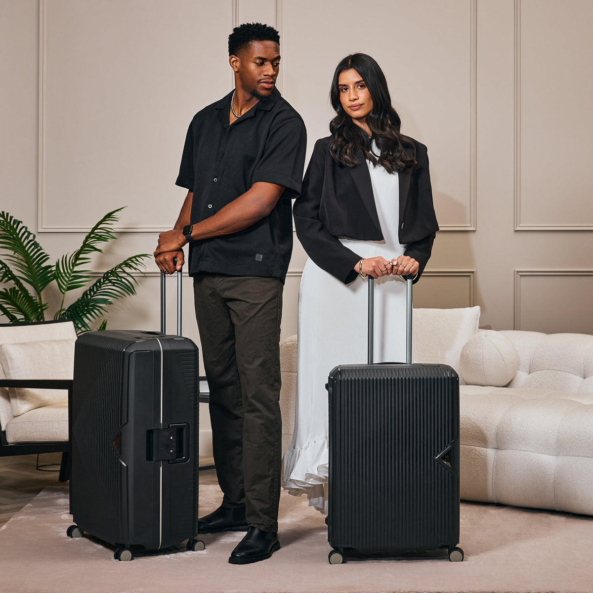 IT Luggage Tenacious - Medium (Black)